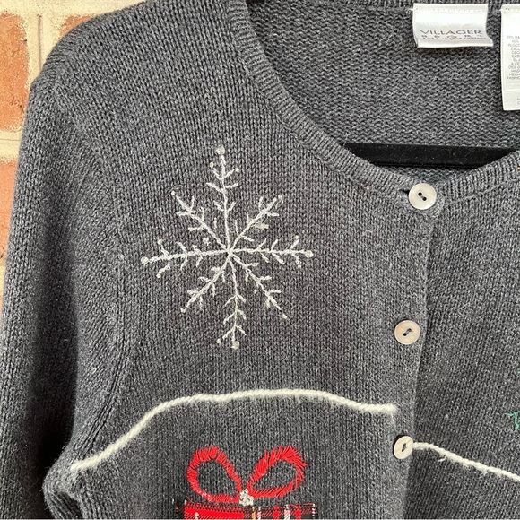 Geay button up Christmas cardigan. Size Medium - Picture 2 of 11